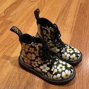 Dr. Martens 1460 Pascal J Boot w/ Pansy Floral Print - NEW!!!